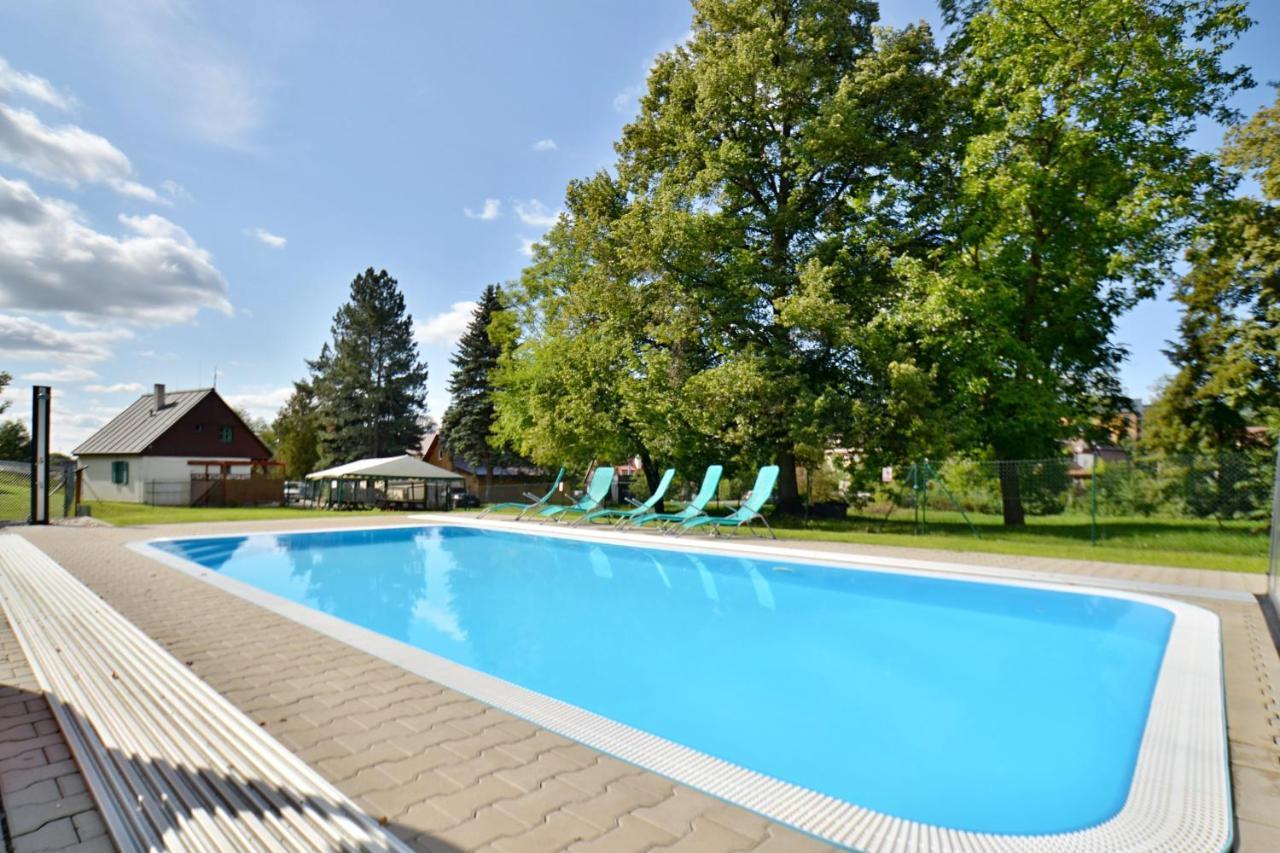 Ctyricitka Na Stastnem Kopci Villa Черни Дул Екстериор снимка
